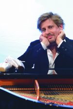 Musikkabarett mit Daniel Helfrich: „Eigentlich bin ich ja Tänzer“ Daniel Helfrich_Eigentlich bin ich ja Tänzer